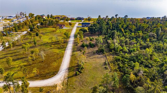 020 Falcon Point, Onalaska, TX 77360