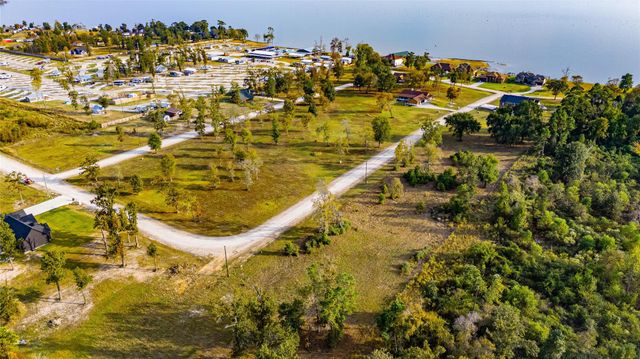 020 Falcon Point, Onalaska, TX 77360