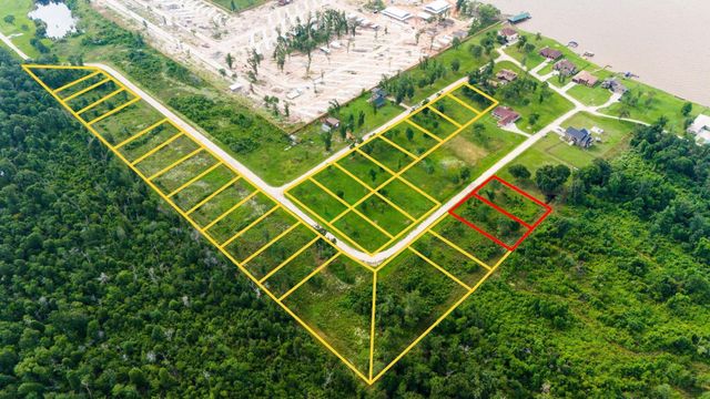 020 Falcon Point, Onalaska, TX 77360