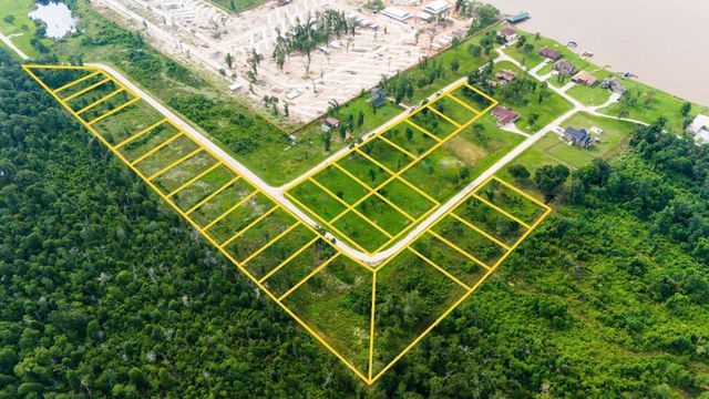 020 Falcon Point, Onalaska, TX 77360