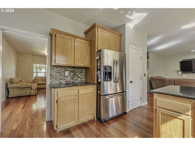 1204 33RD Pl, Forest Grove, OR 97116