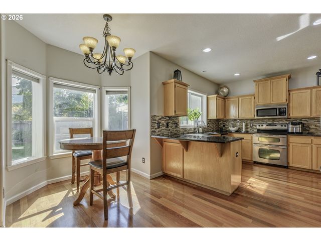 1204 33RD Pl, Forest Grove, OR 97116
