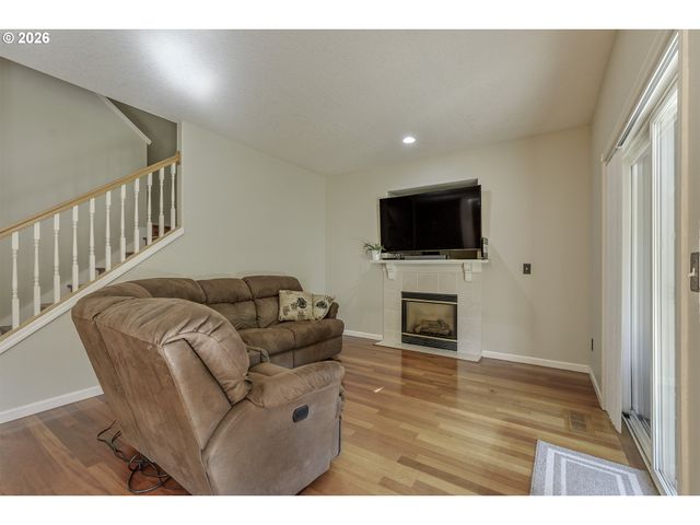 1204 33RD Pl, Forest Grove, OR 97116