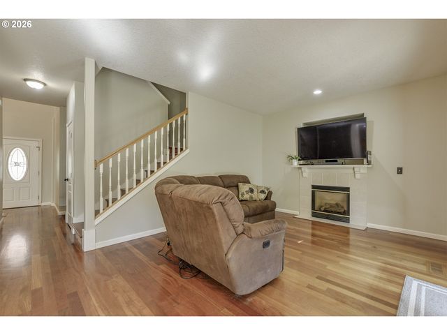 1204 33RD Pl, Forest Grove, OR 97116