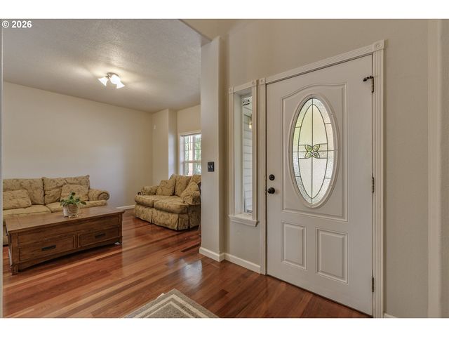 1204 33RD Pl, Forest Grove, OR 97116