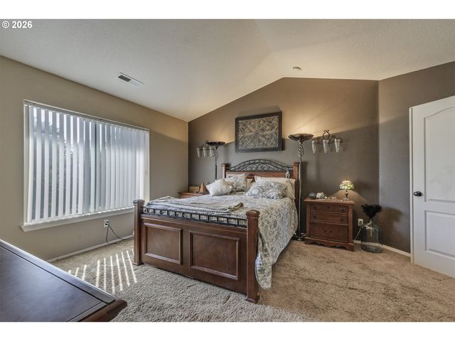 1204 33RD Pl, Forest Grove, OR 97116