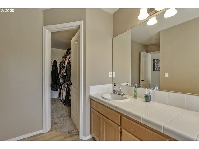 1204 33RD Pl, Forest Grove, OR 97116