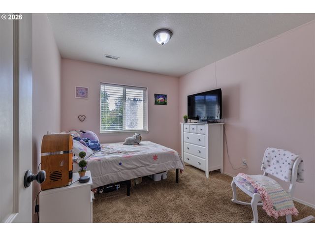 1204 33RD Pl, Forest Grove, OR 97116