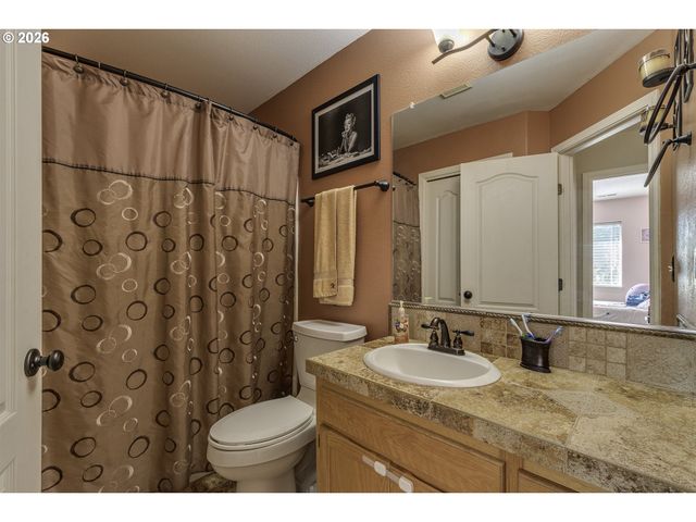 1204 33RD Pl, Forest Grove, OR 97116