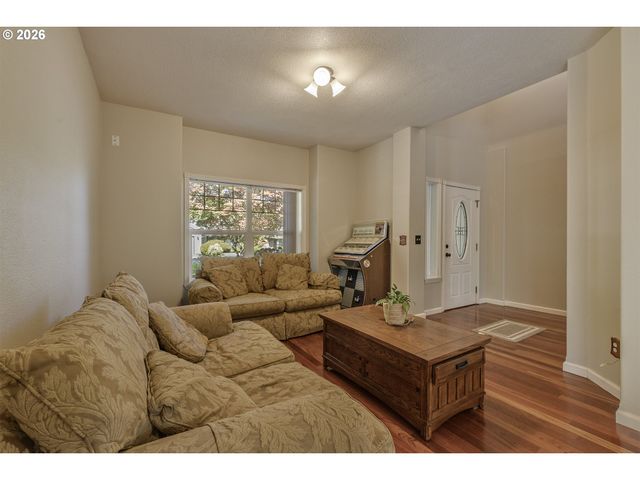 1204 33RD Pl, Forest Grove, OR 97116