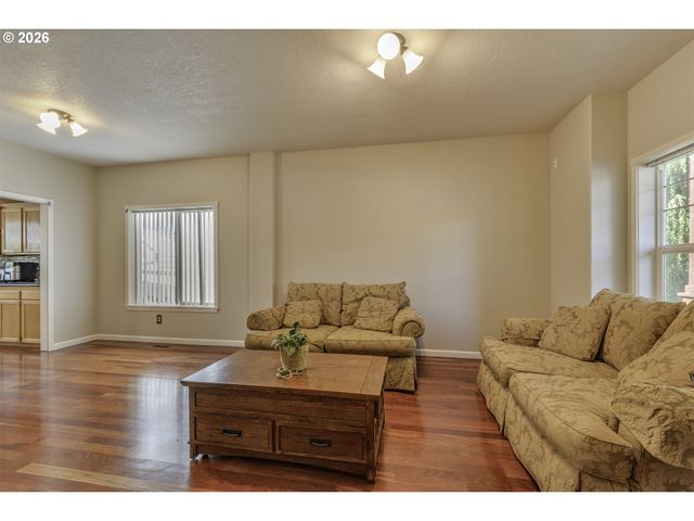 1204 33RD Pl, Forest Grove, OR 97116