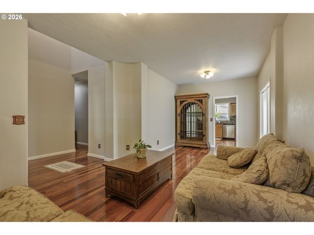 1204 33RD Pl, Forest Grove, OR 97116
