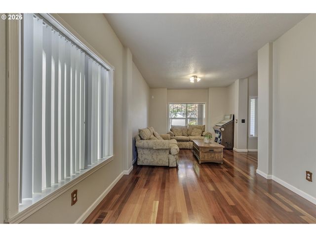 1204 33RD Pl, Forest Grove, OR 97116