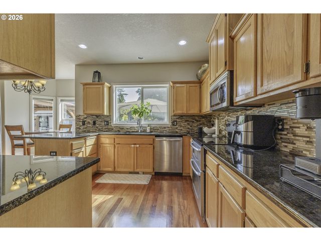 1204 33RD Pl, Forest Grove, OR 97116