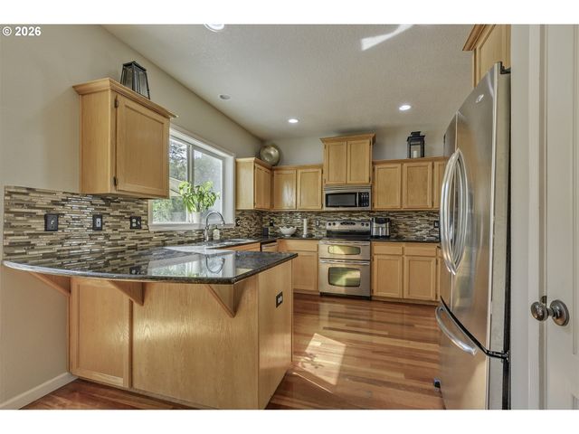 1204 33RD Pl, Forest Grove, OR 97116