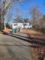 92 Muller Rd, Burlington, MA 01803