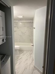 15539 N Miami Lakeway N 201-22, Miami Lakes, FL 33014