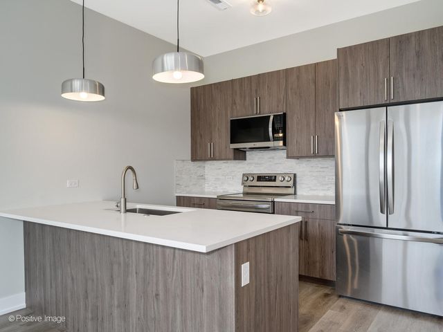 3954 S indiana Street 2R, Chicago, IL 60653