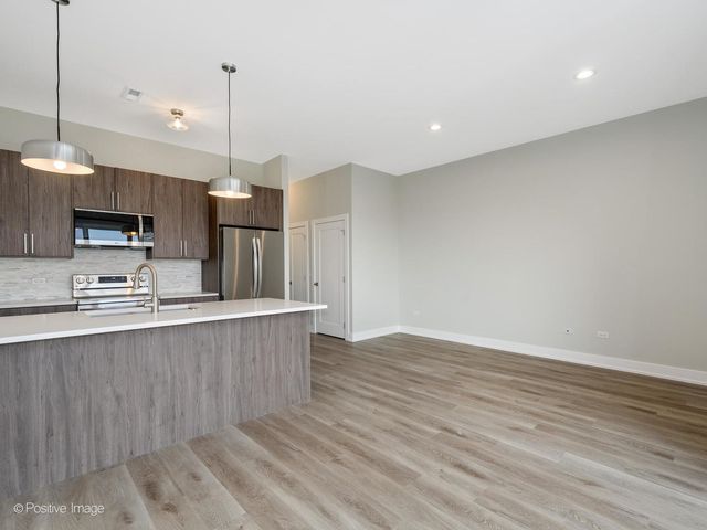 3954 S indiana Street 2R, Chicago, IL 60653