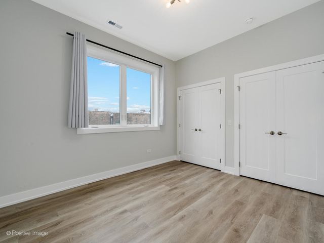 3954 S indiana Street 2R, Chicago, IL 60653