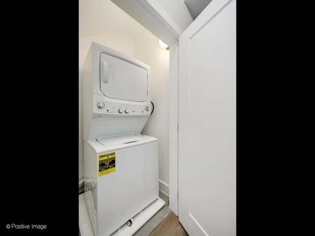 3954 S indiana Street 2R, Chicago, IL 60653