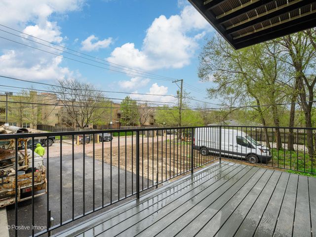 3954 S indiana Street 2R, Chicago, IL 60653