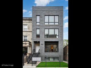 3954 S indiana Street 2R, Chicago, IL 60653