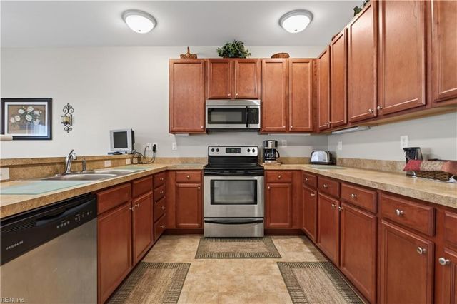 1513 Pucknall DR, Chesapeake, VA 23320