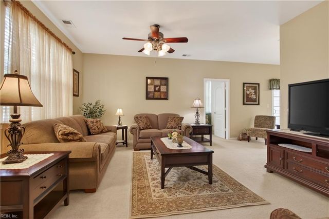 1513 Pucknall DR, Chesapeake, VA 23320