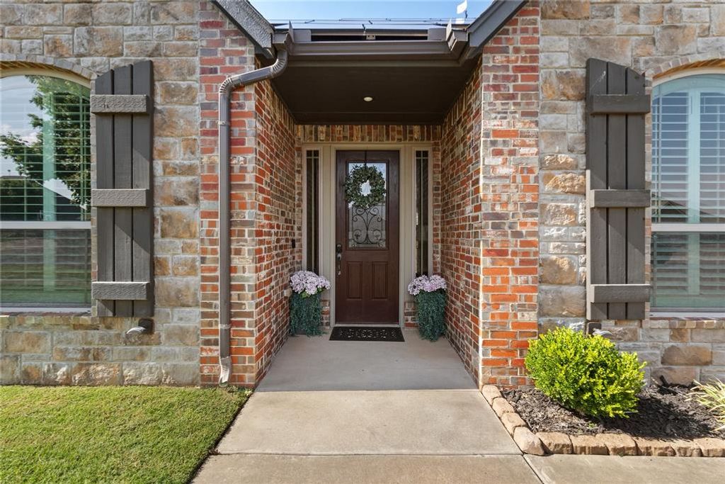 2101 Stratta Drive, Weatherford, OK 73096