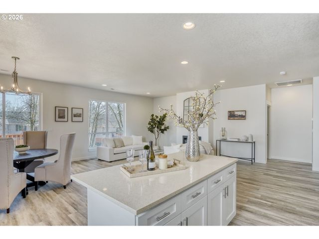 9358 GLORY Ct Ne, Salem, OR 97305