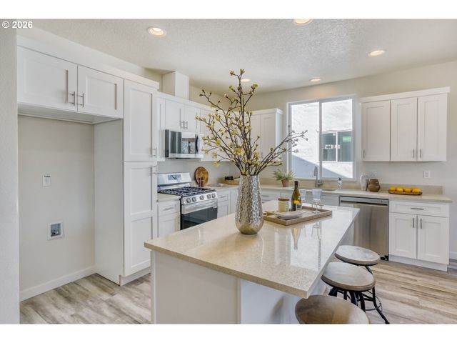 9358 GLORY Ct Ne, Salem, OR 97305