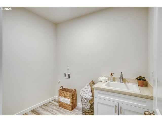 9358 GLORY Ct Ne, Salem, OR 97305