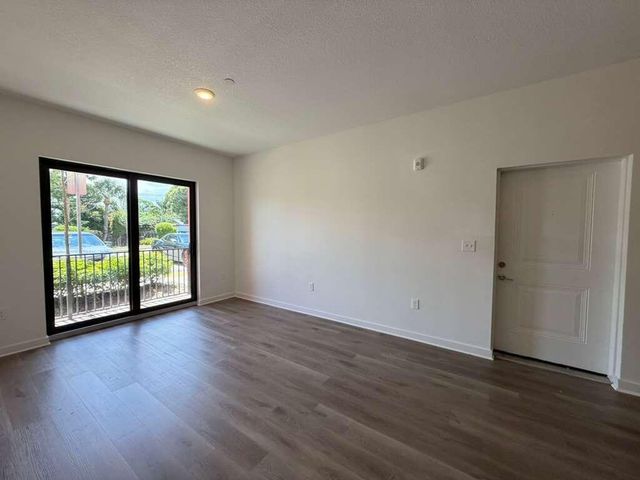 4260 Lakewood Road 205, Lake Worth Beach, FL 33461