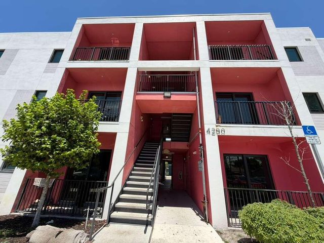 4260 Lakewood Road 205, Lake Worth Beach, FL 33461