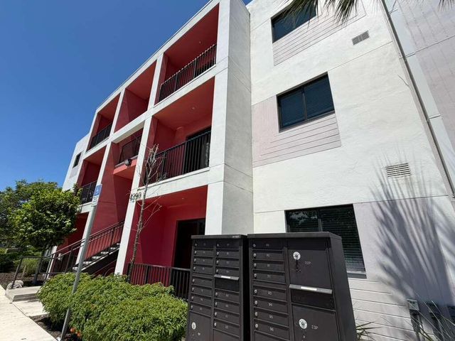 4260 Lakewood Road 205, Lake Worth Beach, FL 33461