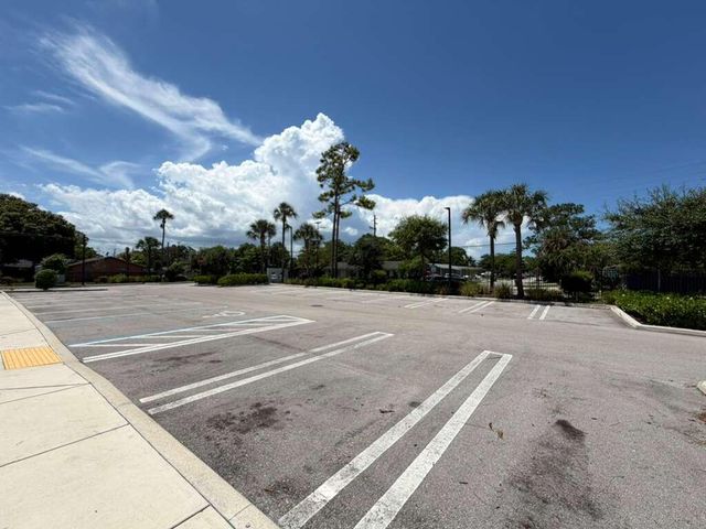 4260 Lakewood Road 205, Lake Worth Beach, FL 33461