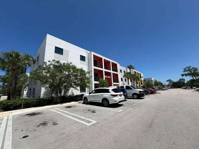 4260 Lakewood Road 205, Lake Worth Beach, FL 33461