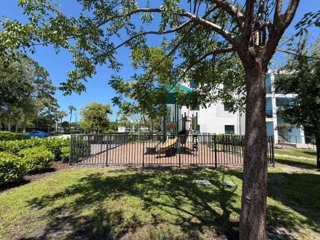 4260 Lakewood Road 205, Lake Worth Beach, FL 33461