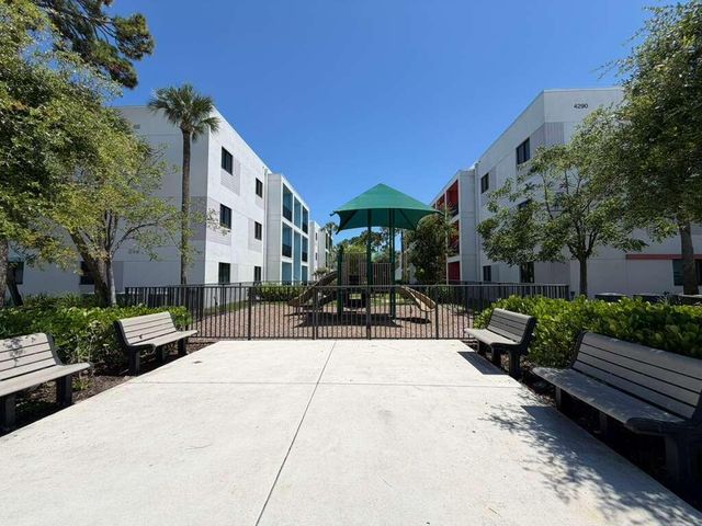 4260 Lakewood Road 205, Lake Worth Beach, FL 33461