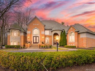 3586 Walnut Brook Drive, Rochester Hills, MI 48309
