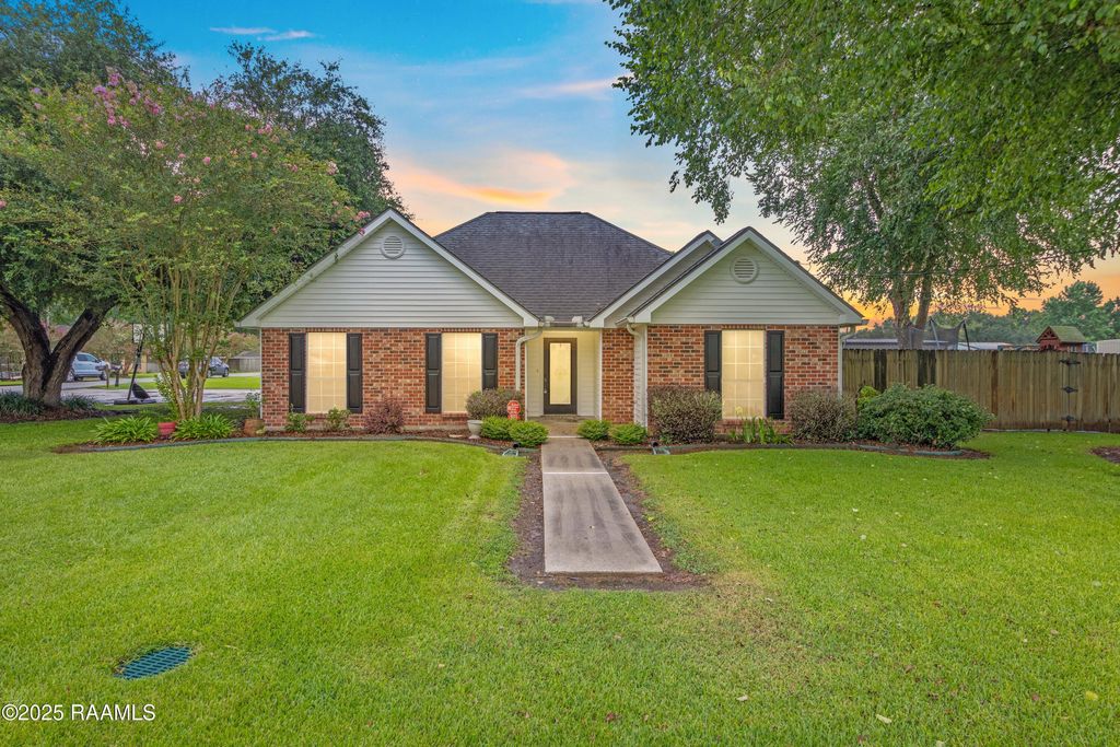 301 Bergeron Loop, Carencro, LA 70520
