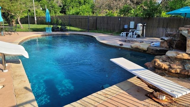 18007 Marian Avenue, Claremore, OK 74017