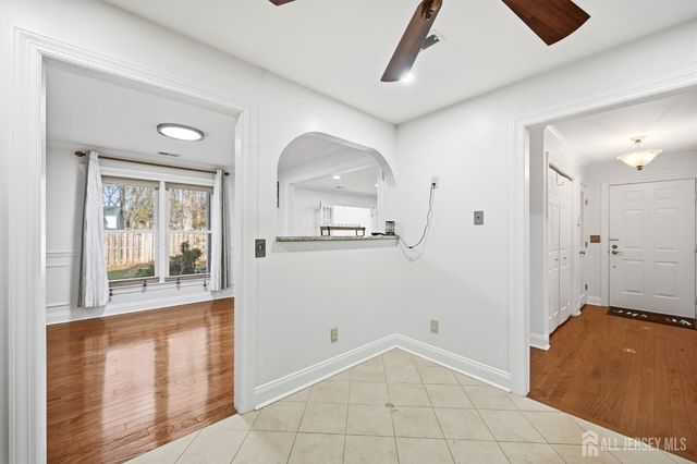 85 Laurel Hollow Court, Edison, NJ 08820