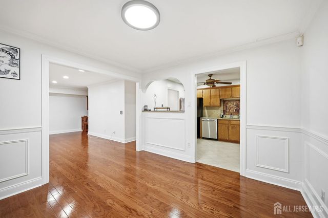 85 Laurel Hollow Court, Edison, NJ 08820