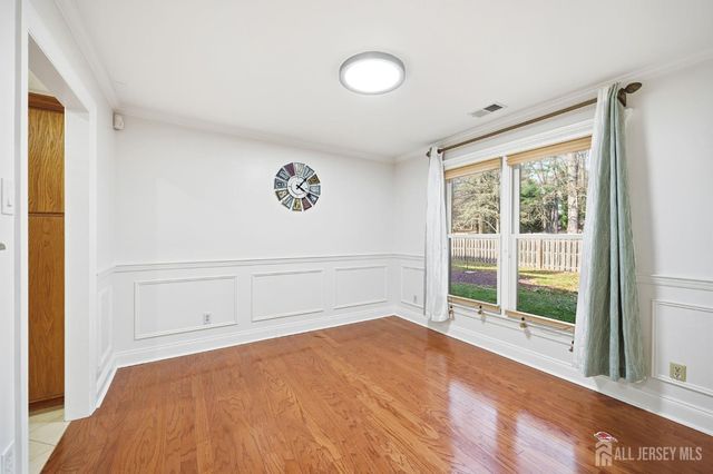 85 Laurel Hollow Court, Edison, NJ 08820