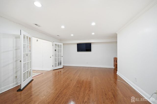 85 Laurel Hollow Court, Edison, NJ 08820