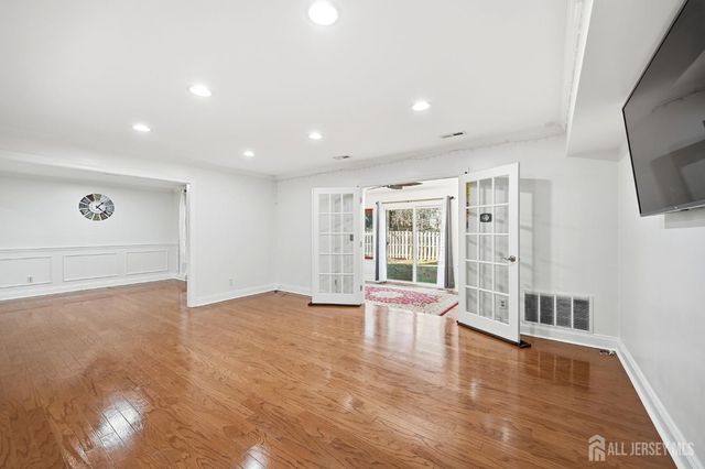 85 Laurel Hollow Court, Edison, NJ 08820