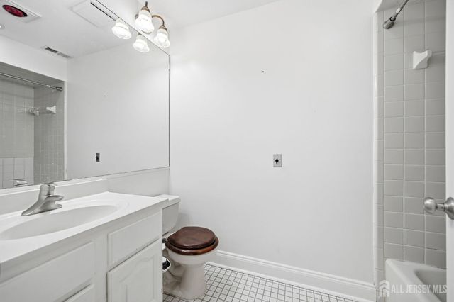 85 Laurel Hollow Court, Edison, NJ 08820