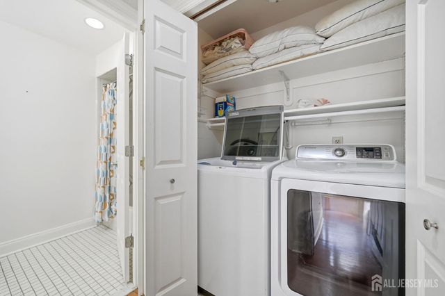 85 Laurel Hollow Court, Edison, NJ 08820